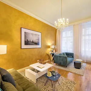 luxurious-apartments-ujezd.praguehotelsweb.com/